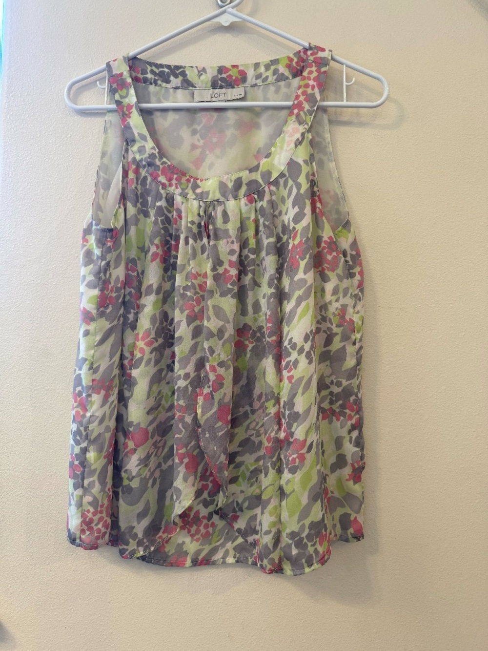 Ann Taylor LOFT Petite Pastel Floral Sleveless Blouse